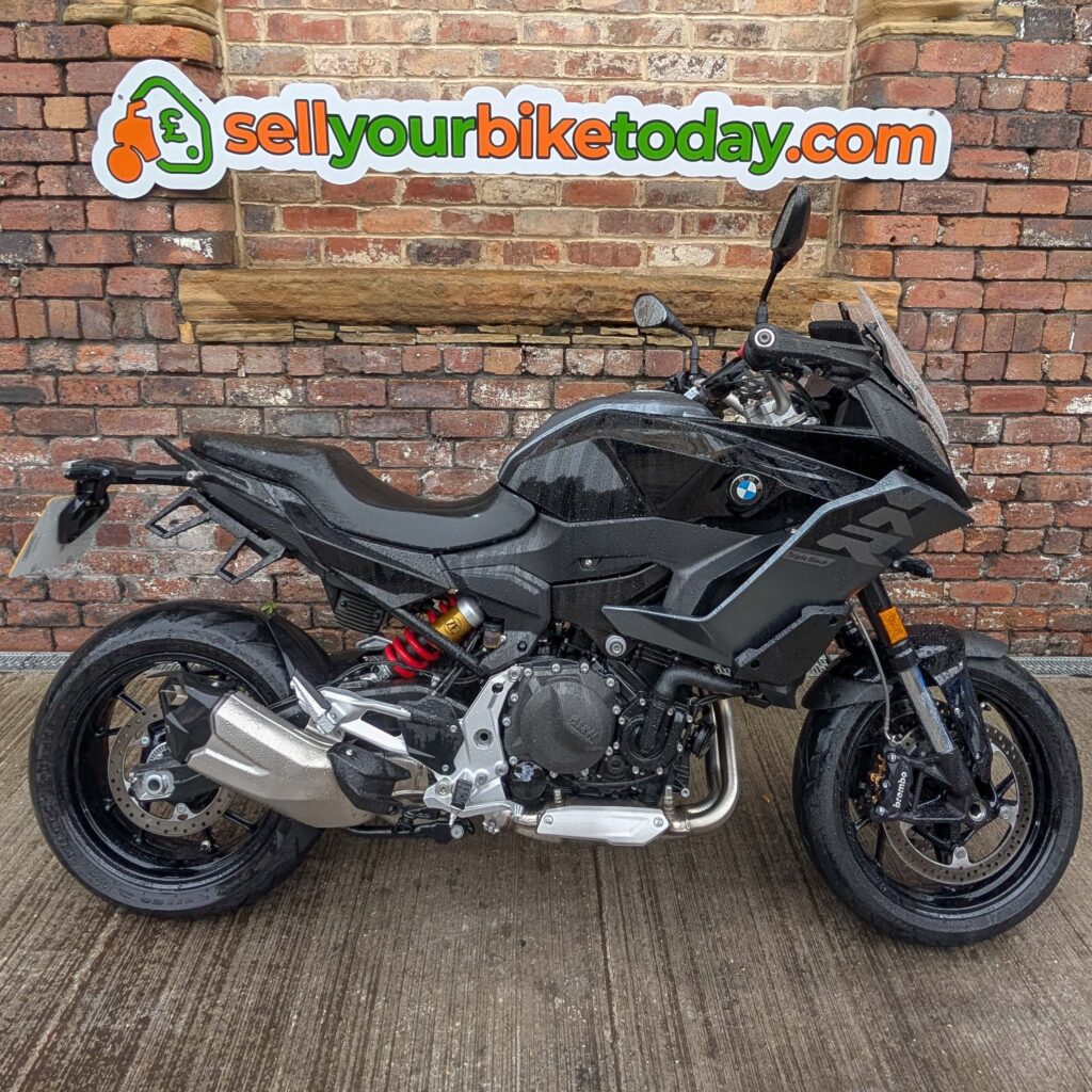 Sell your BMW Triple Black from your driveway at a time that suits you. BMW Triple Black purchased from Diss 