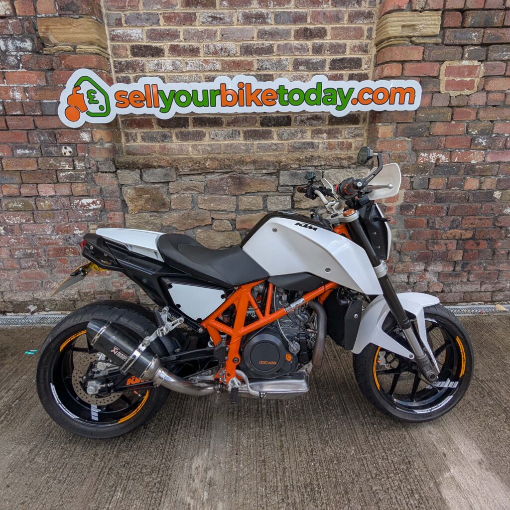 Sell your KTM Duke 690 with a instant free payment upon collection, KTM Duke 690 purchased from Filey 
