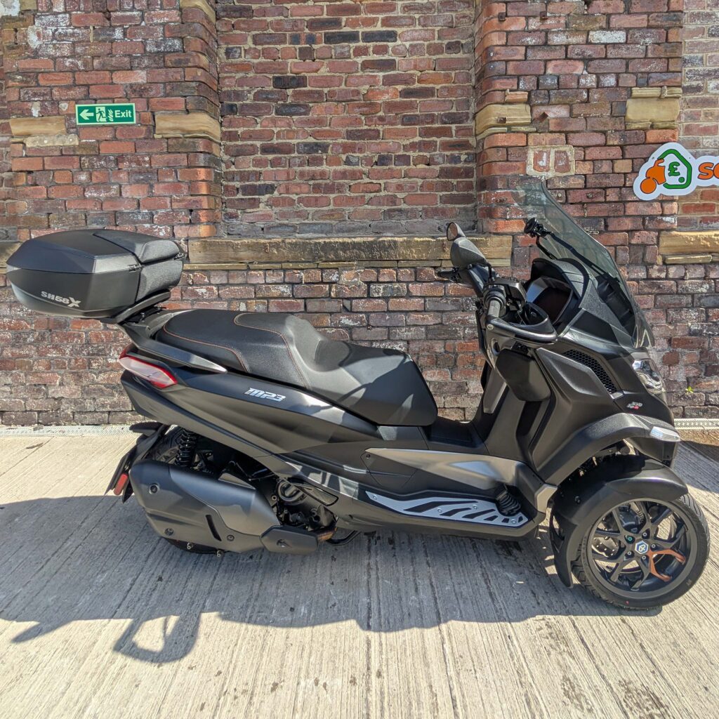 Sell your Piaggio MP3 with a free 24 hour collection, instant payment upon collection. Piaggio MP3 collected from Manchester