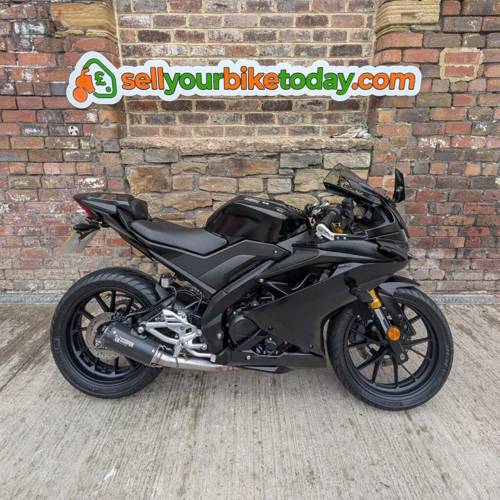 Sell my Yamaha R3 from your home address with a free 24 hours collection. Yamaha R3 purchased from Corby