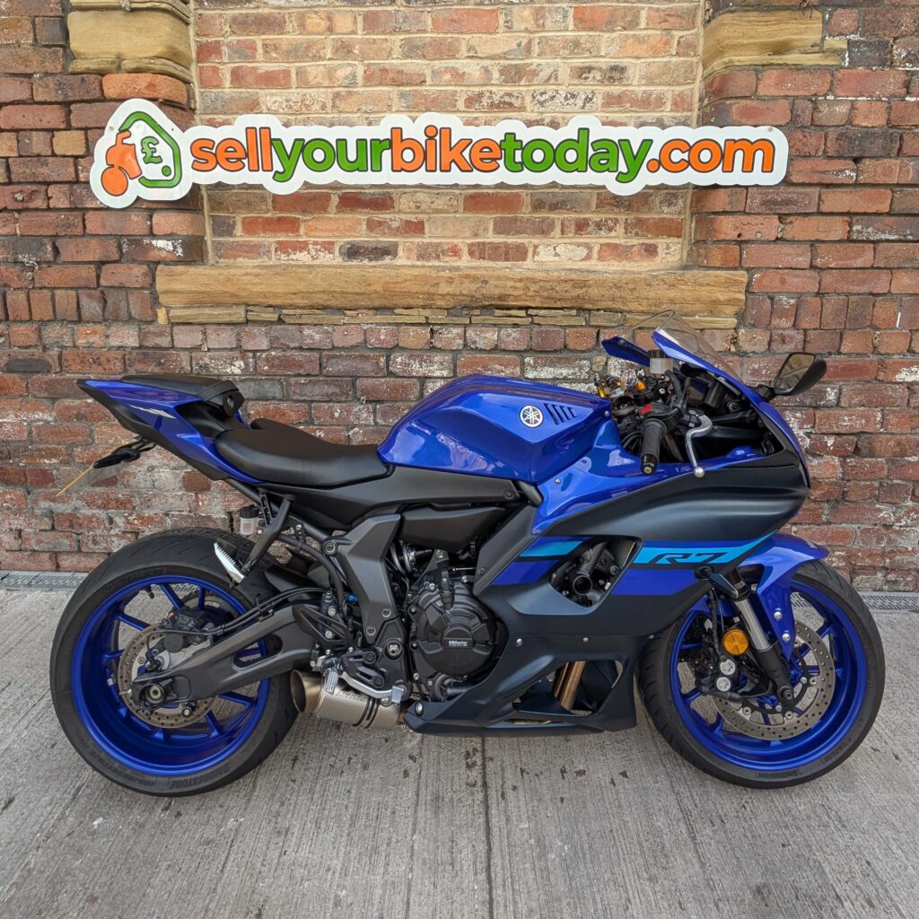 Sell your Yamaha R7 from your driveway at a time that suits you. Yamaha R7 purchased from Liverpool 
