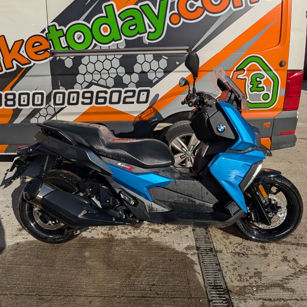 Sell your BMW C400X from your driveway at a time that suits you. BMW C400X purchased from Taunton 